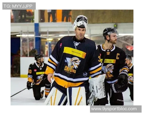 传奇门将切赫加盟英国第四级别联赛冰球队开启新职业生涯