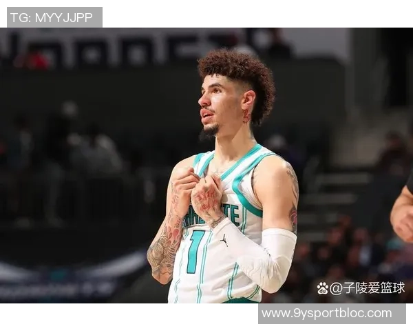 拉梅洛鲍尔第三节三分球精准发力助球队逆转拿下22分表现惊艳