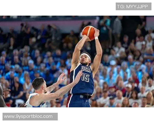 布克回应分享球权争议强调场上每位球员都应具备威胁性